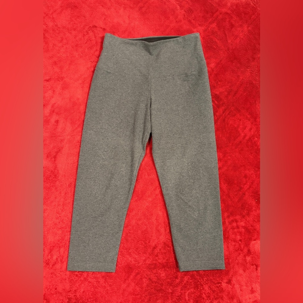 Lyssé Tummy Control Capri Leggings
